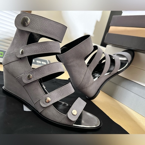 🔥 FIRE SALE CLOSET CLOSING🔥 Rare Opening Ceremony Suede Wedge Sandal Iris Blue - Picture 8 of 11